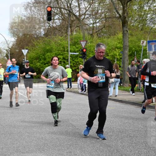 12.04.2026 - 45. Internationalen Wilhelmsburger Insellauf J. Mangold http://msf.ph/oto/9512993 12.04.2026 13:07:36 Ziel 5226, 2745, 5028, 5148, 3641, 5426, 5216, 5431, 5425, 5735, 5401, 2728, 2478, 2477, 5564, 4437, 4436, 2421, 4676, 3868, 4405, 4725, 4416, 3970, 4795, 4795, 3120, 5103, 4845, 5320, 5568, 4161, 5753, 4218, 4199, 5220, 3070, 4736, 4149, 4912, 4300, 3135, 3795 meine-sportfotos.de