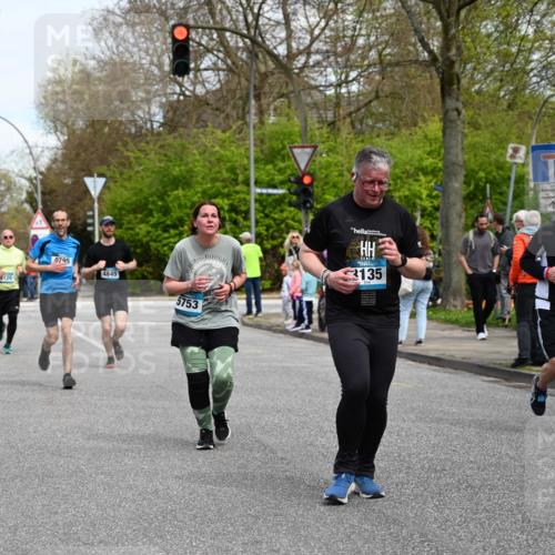 12.04.2026 - 45. Internationalen Wilhelmsburger Insellauf J. Mangold http://msf.ph/oto/9512994 12.04.2026 13:07:36 Ziel 5226, 2745, 5028, 5148, 3641, 5426, 5216, 5431, 5425, 5735, 5401, 2728, 2478, 2477, 5564, 4437, 4436, 2421, 4676, 3868, 4405, 4725, 4416, 3970, 4795, 4795, 3120, 5103, 4845, 5320, 5568, 4161, 5753, 4218, 4199, 5220, 3070, 4736, 4149, 4912, 4300, 3135, 3795 meine-sportfotos.de