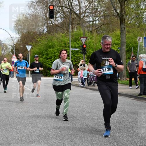 12.04.2026 - 45. Internationalen Wilhelmsburger Insellauf J. Mangold http://msf.ph/oto/9512997 12.04.2026 13:07:36 Ziel 5226, 2745, 5028, 5148, 3641, 5426, 5216, 5431, 5425, 5735, 5401, 2728, 2478, 2477, 5564, 4437, 4436, 2421, 4676, 3868, 4405, 4725, 4416, 3970, 4795, 4795, 3120, 5103, 4845, 5320, 5568, 4161, 5753, 4218, 4199, 5220, 3070, 4736, 4149, 4912, 4300, 3135, 3795 meine-sportfotos.de
