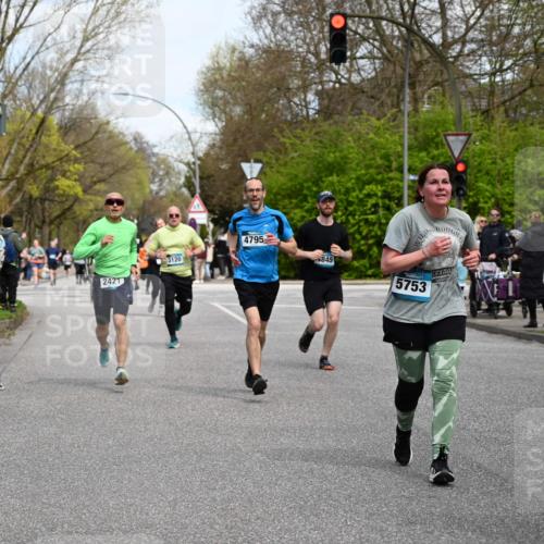 12.04.2026 - 45. Internationalen Wilhelmsburger Insellauf J. Mangold http://msf.ph/oto/9513000 12.04.2026 13:07:37 Ziel 5148, 3641, 5426, 5216, 5431, 5425, 5735, 5401, 2728, 2478, 2477, 5564, 4437, 4436, 2421, 4676, 3868, 4405, 4725, 4416, 3970, 4795, 3120, 5103, 4845, 5320, 5568, 4161, 5753, 4218, 4199, 5220, 5220, 3070, 4736, 4149, 4912, 4300, 3135, 3795, 5215 meine-sportfotos.de