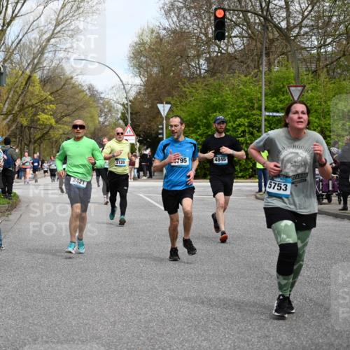 12.04.2026 - 45. Internationalen Wilhelmsburger Insellauf J. Mangold http://msf.ph/oto/9513003 12.04.2026 13:07:37 Ziel 5148, 3641, 5426, 5216, 5431, 5425, 5735, 5401, 2728, 2478, 2477, 5564, 4437, 4436, 2421, 4676, 3868, 4405, 4725, 4416, 3970, 4795, 3120, 5103, 4845, 5320, 5568, 4161, 5753, 4218, 4199, 5220, 5220, 3070, 4736, 4149, 4912, 4300, 3135, 3795, 5215 meine-sportfotos.de
