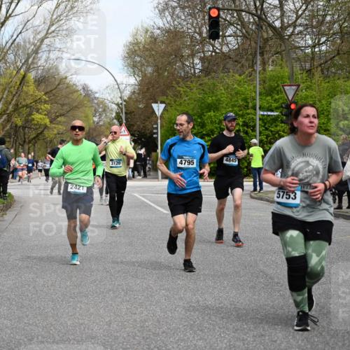 12.04.2026 - 45. Internationalen Wilhelmsburger Insellauf J. Mangold http://msf.ph/oto/9513006 12.04.2026 13:07:38 Ziel 5148, 3641, 5426, 5216, 5431, 5425, 5735, 5401, 2728, 2478, 2477, 5564, 4437, 4436, 2421, 4676, 3868, 4405, 4725, 4416, 3970, 4795, 3120, 5103, 4845, 5320, 5568, 4161, 5753, 4218, 4199, 5220, 3070, 4736, 4149, 4912, 4300, 3135, 3795, 5215, 4940 meine-sportfotos.de