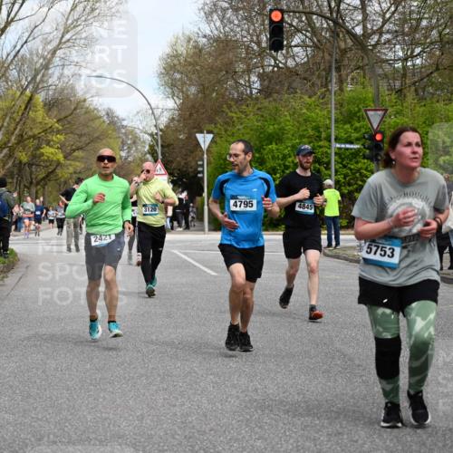 12.04.2026 - 45. Internationalen Wilhelmsburger Insellauf J. Mangold http://msf.ph/oto/9513007 12.04.2026 13:07:38 Ziel 5148, 3641, 5426, 5216, 5431, 5425, 5735, 5401, 2728, 2478, 2477, 5564, 4437, 4436, 2421, 4676, 3868, 4405, 4725, 4416, 3970, 4795, 3120, 5103, 4845, 5320, 5568, 4161, 5753, 4218, 4199, 5220, 3070, 4736, 4149, 4912, 4300, 3135, 3795, 5215, 4940 meine-sportfotos.de