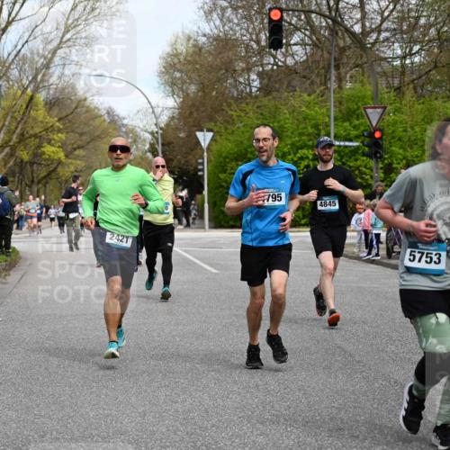 12.04.2026 - 45. Internationalen Wilhelmsburger Insellauf J. Mangold http://msf.ph/oto/9513011 12.04.2026 13:07:38 Ziel 5148, 3641, 5426, 5216, 5431, 5425, 5735, 5401, 2728, 2478, 2477, 5564, 4437, 4436, 2421, 4676, 3868, 4405, 4725, 4416, 3970, 4795, 3120, 5103, 4845, 5320, 5568, 4161, 5753, 4218, 4199, 5220, 3070, 4736, 4149, 4912, 4300, 3135, 3795, 5215, 4940 meine-sportfotos.de