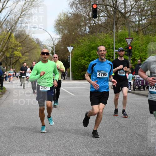 12.04.2026 - 45. Internationalen Wilhelmsburger Insellauf J. Mangold http://msf.ph/oto/9513014 12.04.2026 13:07:38 Ziel 5148, 3641, 5426, 5216, 5431, 5425, 5735, 5401, 2728, 2478, 2477, 5564, 4437, 4436, 2421, 4676, 3868, 4405, 4725, 4416, 3970, 4795, 3120, 5103, 4845, 5320, 5568, 4161, 5753, 4218, 4199, 5220, 3070, 4736, 4149, 4912, 4300, 3135, 3795, 5215, 4940 meine-sportfotos.de