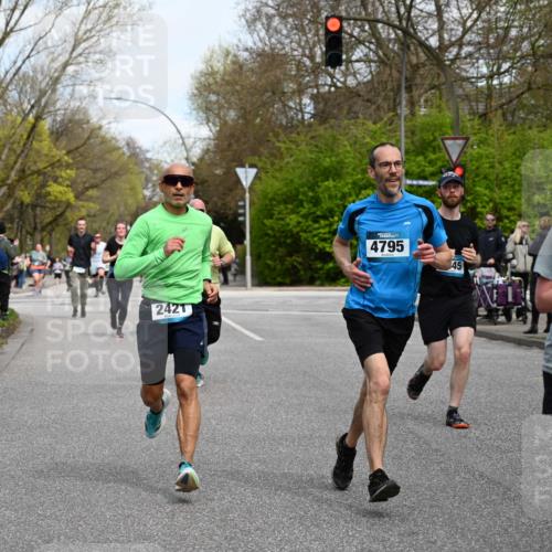 12.04.2026 - 45. Internationalen Wilhelmsburger Insellauf J. Mangold http://msf.ph/oto/9513016 12.04.2026 13:07:38 Ziel 5148, 3641, 5426, 5216, 5431, 5425, 5735, 5401, 2728, 2478, 2477, 5564, 4437, 4436, 2421, 4676, 3868, 4405, 4725, 4416, 3970, 4795, 3120, 5103, 4845, 5320, 5568, 4161, 5753, 4218, 4199, 5220, 3070, 4736, 4149, 4912, 4300, 3135, 3795, 5215, 4940 meine-sportfotos.de