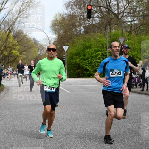 12.04.2026 - 45. Internationalen Wilhelmsburger Insellauf J. Mangold http://msf.ph/oto/9513018 12.04.2026 13:07:39 Ziel 3641, 5426, 5216, 5431, 5425, 5735, 5401, 2728, 2478, 2477, 5564, 4437, 4436, 2421, 4676, 3868, 4405, 4725, 4416, 3970, 4795, 3120, 5103, 4845, 3120, 5103, 4845, 5320, 5568, 4161, 5753, 4218, 4199, 5220, 3070, 3070, 4736, 4149, 4912, 4300, 3135, 3795, 5215, 4940 meine-sportfotos.de