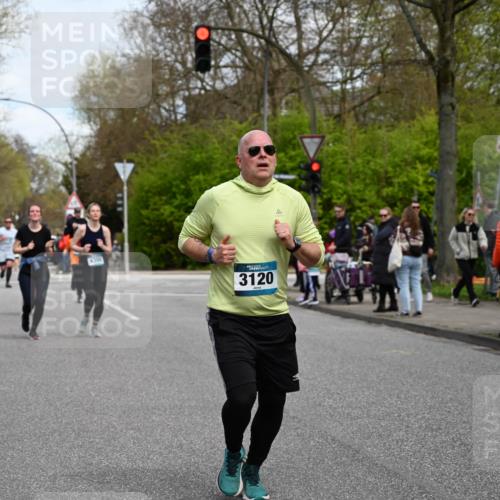 12.04.2026 - 45. Internationalen Wilhelmsburger Insellauf J. Mangold http://msf.ph/oto/9513038 12.04.2026 13:07:41 Ziel 3641, 5426, 5216, 5431, 5425, 5735, 5401, 2728, 2478, 2477, 5564, 4437, 4436, 2421, 4676, 3868, 4405, 4725, 4416, 3970, 4795, 3120, 5103, 4845, 5320, 5320, 5568, 4161, 5753, 4218, 4199, 5220, 3070, 4736, 4736, 4149, 4912, 4300, 3135, 3795, 5215, 4940 meine-sportfotos.de
