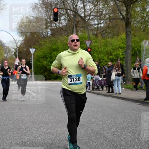 12.04.2026 - 45. Internationalen Wilhelmsburger Insellauf J. Mangold http://msf.ph/oto/9513039 12.04.2026 13:07:41 Ziel 3641, 5426, 5216, 5431, 5425, 5735, 5401, 2728, 2478, 2477, 5564, 4437, 4436, 2421, 4676, 3868, 4405, 4725, 4416, 3970, 4795, 3120, 5103, 4845, 5320, 5320, 5568, 4161, 5753, 4218, 4199, 5220, 3070, 4736, 4736, 4149, 4912, 4300, 3135, 3795, 5215, 4940 meine-sportfotos.de