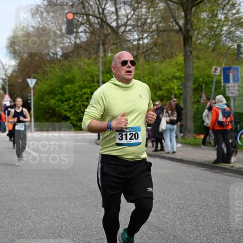 12.04.2026 - 45. Internationalen Wilhelmsburger Insellauf J. Mangold http://msf.ph/oto/9513042 12.04.2026 13:07:41 Ziel 3641, 5426, 5216, 5431, 5425, 5735, 5401, 2728, 2478, 2477, 5564, 4437, 4436, 2421, 4676, 3868, 4405, 4725, 4416, 3970, 4795, 3120, 5103, 4845, 5320, 5320, 5568, 4161, 5753, 4218, 4199, 5220, 3070, 4736, 4736, 4149, 4912, 4300, 3135, 3795, 5215, 4940 meine-sportfotos.de