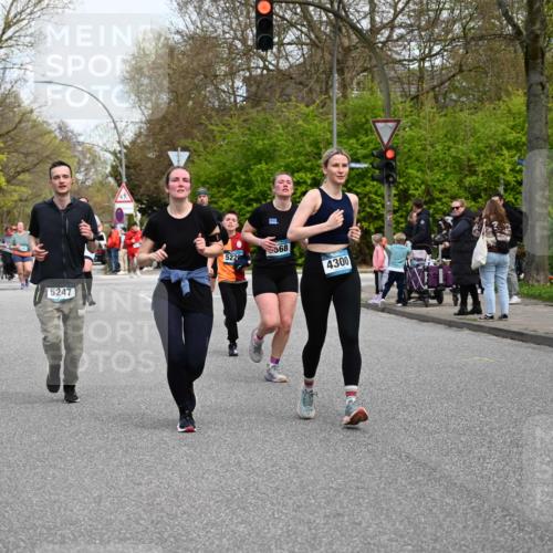 12.04.2026 - 45. Internationalen Wilhelmsburger Insellauf J. Mangold http://msf.ph/oto/9513044 12.04.2026 13:07:44 Ziel 5426, 5216, 5431, 5425, 5735, 5401, 2728, 2478, 2477, 5564, 4437, 4436, 2421, 4676, 3868, 4405, 4725, 4416, 3970, 4795, 3120, 5103, 4845, 5320, 5568, 4161, 5753, 4218, 4199, 5220, 3070, 4736, 4149, 4912, 4300, 3135, 3795, 5215, 4940, 4454, 4046, 4824, 5548, 5547 meine-sportfotos.de