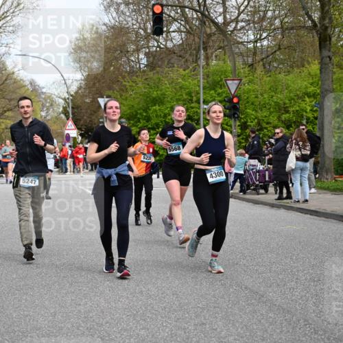 12.04.2026 - 45. Internationalen Wilhelmsburger Insellauf J. Mangold http://msf.ph/oto/9513046 12.04.2026 13:07:44 Ziel 5426, 5216, 5431, 5425, 5735, 5401, 2728, 2478, 2477, 5564, 4437, 4436, 2421, 4676, 3868, 4405, 4725, 4416, 3970, 4795, 3120, 5103, 4845, 5320, 5568, 4161, 5753, 4218, 4199, 5220, 3070, 4736, 4149, 4912, 4300, 3135, 3795, 5215, 4940, 4454, 4046, 4824, 5548, 5547 meine-sportfotos.de