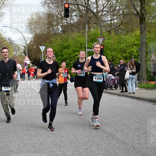 12.04.2026 - 45. Internationalen Wilhelmsburger Insellauf J. Mangold http://msf.ph/oto/9513048 12.04.2026 13:07:45 Ziel 5216, 5431, 5425, 5735, 5401, 2728, 2478, 2477, 5564, 4437, 4436, 2421, 4676, 3868, 4405, 4725, 4416, 3970, 4795, 3120, 5103, 4845, 5320, 5568, 5568, 4161, 5753, 4218, 4199, 5220, 3070, 4736, 4149, 4912, 4300, 3135, 3795, 4300, 3135, 3795, 5215, 4940, 4454, 4046, 4824, 5548, 5547, 4640 meine-sportfotos.de