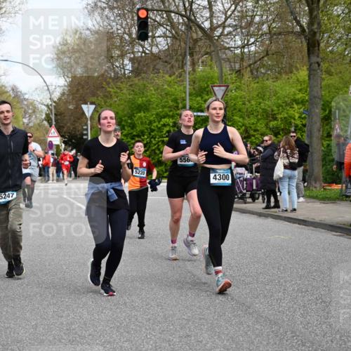 12.04.2026 - 45. Internationalen Wilhelmsburger Insellauf J. Mangold http://msf.ph/oto/9513049 12.04.2026 13:07:45 Ziel 5216, 5431, 5425, 5735, 5401, 2728, 2478, 2477, 5564, 4437, 4436, 2421, 4676, 3868, 4405, 4725, 4416, 3970, 4795, 3120, 5103, 4845, 5320, 5568, 5568, 4161, 5753, 4218, 4199, 5220, 3070, 4736, 4149, 4912, 4300, 3135, 3795, 4300, 3135, 3795, 5215, 4940, 4454, 4046, 4824, 5548, 5547, 4640 meine-sportfotos.de