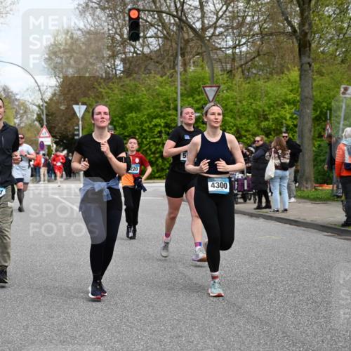 12.04.2026 - 45. Internationalen Wilhelmsburger Insellauf J. Mangold http://msf.ph/oto/9513050 12.04.2026 13:07:45 Ziel 5216, 5431, 5425, 5735, 5401, 2728, 2478, 2477, 5564, 4437, 4436, 2421, 4676, 3868, 4405, 4725, 4416, 3970, 4795, 3120, 5103, 4845, 5320, 5568, 5568, 4161, 5753, 4218, 4199, 5220, 3070, 4736, 4149, 4912, 4300, 3135, 3795, 4300, 3135, 3795, 5215, 4940, 4454, 4046, 4824, 5548, 5547, 4640 meine-sportfotos.de