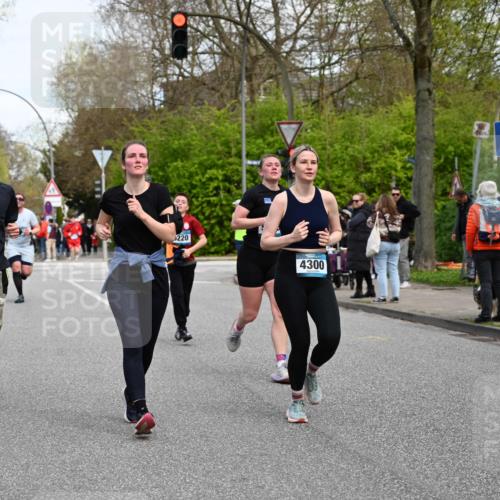 12.04.2026 - 45. Internationalen Wilhelmsburger Insellauf J. Mangold http://msf.ph/oto/9513051 12.04.2026 13:07:45 Ziel 5216, 5431, 5425, 5735, 5401, 2728, 2478, 2477, 5564, 4437, 4436, 2421, 4676, 3868, 4405, 4725, 4416, 3970, 4795, 3120, 5103, 4845, 5320, 5568, 5568, 4161, 5753, 4218, 4199, 5220, 3070, 4736, 4149, 4912, 4300, 3135, 3795, 4300, 3135, 3795, 5215, 4940, 4454, 4046, 4824, 5548, 5547, 4640 meine-sportfotos.de