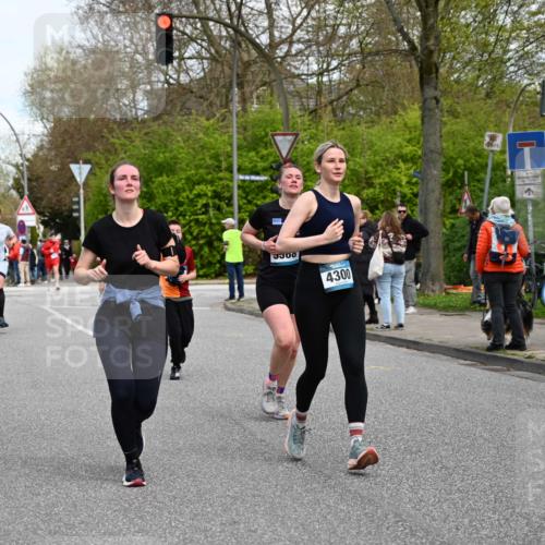 12.04.2026 - 45. Internationalen Wilhelmsburger Insellauf J. Mangold http://msf.ph/oto/9513053 12.04.2026 13:07:45 Ziel 5216, 5431, 5425, 5735, 5401, 2728, 2478, 2477, 5564, 4437, 4436, 2421, 4676, 3868, 4405, 4725, 4416, 3970, 4795, 3120, 5103, 4845, 5320, 5568, 5568, 4161, 5753, 4218, 4199, 5220, 3070, 4736, 4149, 4912, 4300, 3135, 3795, 4300, 3135, 3795, 5215, 4940, 4454, 4046, 4824, 5548, 5547, 4640 meine-sportfotos.de