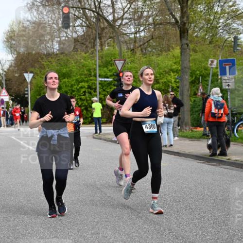 12.04.2026 - 45. Internationalen Wilhelmsburger Insellauf J. Mangold http://msf.ph/oto/9513054 12.04.2026 13:07:45 Ziel 5216, 5431, 5425, 5735, 5401, 2728, 2478, 2477, 5564, 4437, 4436, 2421, 4676, 3868, 4405, 4725, 4416, 3970, 4795, 3120, 5103, 4845, 5320, 5568, 5568, 4161, 5753, 4218, 4199, 5220, 3070, 4736, 4149, 4912, 4300, 3135, 3795, 4300, 3135, 3795, 5215, 4940, 4454, 4046, 4824, 5548, 5547, 4640 meine-sportfotos.de