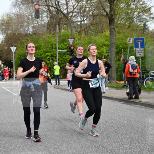 12.04.2026 - 45. Internationalen Wilhelmsburger Insellauf J. Mangold http://msf.ph/oto/9513055 12.04.2026 13:07:45 Ziel 5216, 5431, 5425, 5735, 5401, 2728, 2478, 2477, 5564, 4437, 4436, 2421, 4676, 3868, 4405, 4725, 4416, 3970, 4795, 3120, 5103, 4845, 5320, 5568, 5568, 4161, 5753, 4218, 4199, 5220, 3070, 4736, 4149, 4912, 4300, 3135, 3795, 4300, 3135, 3795, 5215, 4940, 4454, 4046, 4824, 5548, 5547, 4640 meine-sportfotos.de