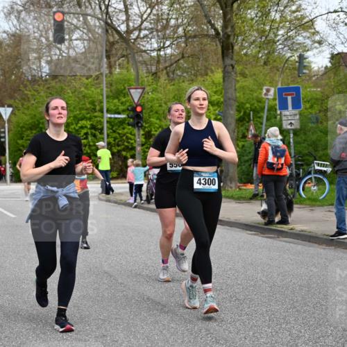 12.04.2026 - 45. Internationalen Wilhelmsburger Insellauf J. Mangold http://msf.ph/oto/9513057 12.04.2026 13:07:45 Ziel 5216, 5431, 5425, 5735, 5401, 2728, 2478, 2477, 5564, 4437, 4436, 2421, 4676, 3868, 4405, 4725, 4416, 3970, 4795, 3120, 5103, 4845, 5320, 5568, 5568, 4161, 5753, 4218, 4199, 5220, 3070, 4736, 4149, 4912, 4300, 3135, 3795, 4300, 3135, 3795, 5215, 4940, 4454, 4046, 4824, 5548, 5547, 4640 meine-sportfotos.de