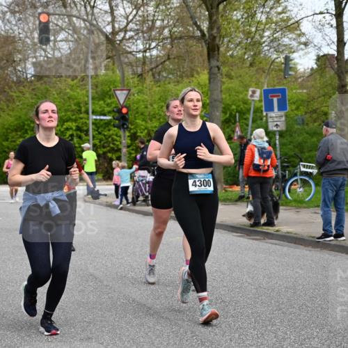 12.04.2026 - 45. Internationalen Wilhelmsburger Insellauf J. Mangold http://msf.ph/oto/9513058 12.04.2026 13:07:45 Ziel 5216, 5431, 5425, 5735, 5401, 2728, 2478, 2477, 5564, 4437, 4436, 2421, 4676, 3868, 4405, 4725, 4416, 3970, 4795, 3120, 5103, 4845, 5320, 5568, 5568, 4161, 5753, 4218, 4199, 5220, 3070, 4736, 4149, 4912, 4300, 3135, 3795, 4300, 3135, 3795, 5215, 4940, 4454, 4046, 4824, 5548, 5547, 4640 meine-sportfotos.de