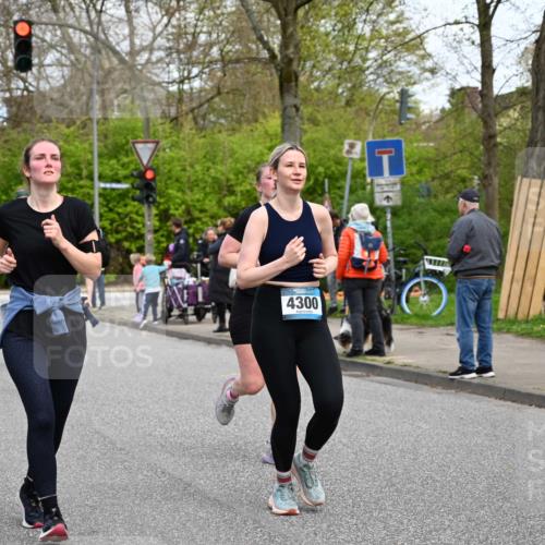 12.04.2026 - 45. Internationalen Wilhelmsburger Insellauf J. Mangold http://msf.ph/oto/9513060 12.04.2026 13:07:46 Ziel 5431, 5425, 5735, 5401, 2728, 2478, 2477, 5564, 4437, 4436, 2421, 4676, 3868, 4405, 4725, 4416, 3970, 4795, 3120, 5103, 4845, 5320, 5568, 4161, 5753, 4161, 5753, 4218, 4199, 5220, 3070, 4736, 4149, 4912, 4300, 3135, 3795, 5215, 4940, 4454, 4046, 4824, 5548, 5547, 4640, 5231 meine-sportfotos.de