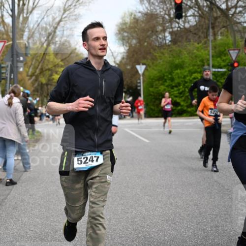 12.04.2026 - 45. Internationalen Wilhelmsburger Insellauf J. Mangold http://msf.ph/oto/9513063 12.04.2026 13:07:46 Ziel 5431, 5425, 5735, 5401, 2728, 2478, 2477, 5564, 4437, 4436, 2421, 4676, 3868, 4405, 4725, 4416, 3970, 4795, 3120, 5103, 4845, 5320, 5568, 4161, 5753, 4161, 5753, 4218, 4199, 5220, 3070, 4736, 4149, 4912, 4300, 3135, 3795, 5215, 4940, 4454, 4046, 4824, 5548, 5547, 4640, 5231 meine-sportfotos.de