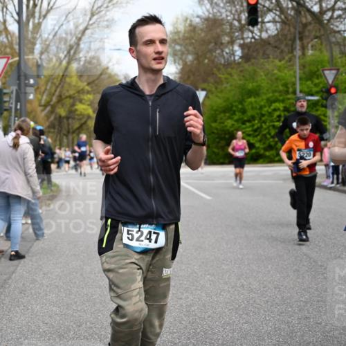 12.04.2026 - 45. Internationalen Wilhelmsburger Insellauf J. Mangold http://msf.ph/oto/9513065 12.04.2026 13:07:46 Ziel 5431, 5425, 5735, 5401, 2728, 2478, 2477, 5564, 4437, 4436, 2421, 4676, 3868, 4405, 4725, 4416, 3970, 4795, 3120, 5103, 4845, 5320, 5568, 4161, 5753, 4161, 5753, 4218, 4199, 5220, 3070, 4736, 4149, 4912, 4300, 3135, 3795, 5215, 4940, 4454, 4046, 4824, 5548, 5547, 4640, 5231 meine-sportfotos.de