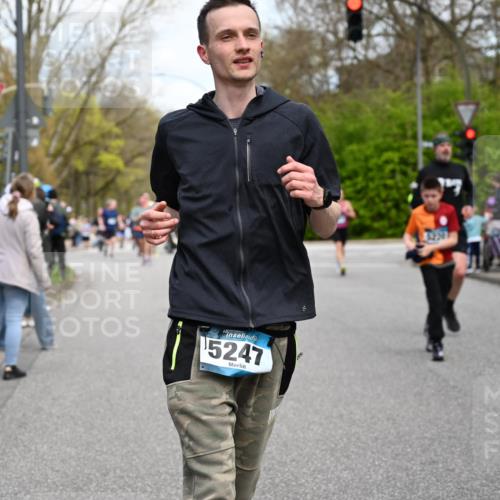 12.04.2026 - 45. Internationalen Wilhelmsburger Insellauf J. Mangold http://msf.ph/oto/9513067 12.04.2026 13:07:47 Ziel 5431, 5425, 5735, 5401, 2728, 2478, 2477, 5564, 4437, 4436, 2421, 4676, 3868, 4405, 4725, 4416, 3970, 4795, 3120, 5103, 4845, 5320, 5568, 4161, 5753, 4218, 4199, 4218, 4199, 5220, 3070, 4736, 4149, 4912, 4300, 3135, 3795, 5215, 4940, 4454, 4046, 4824, 5548, 5547, 4640, 5231, 5306 meine-sportfotos.de