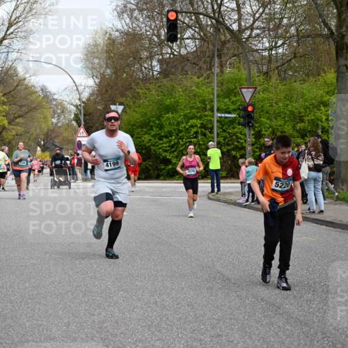 12.04.2026 - 45. Internationalen Wilhelmsburger Insellauf J. Mangold http://msf.ph/oto/9513073 12.04.2026 13:07:48 Ziel 5735, 5401, 2728, 2478, 2477, 5564, 4437, 4436, 2421, 4676, 3868, 4405, 4725, 4416, 3970, 4795, 3120, 5103, 4845, 5320, 5568, 4161, 5753, 4218, 4199, 5220, 3070, 4736, 4149, 4912, 4300, 3135, 3795, 5215, 4940, 4454, 4046, 4824, 5548, 5547, 4640, 5231, 5306 meine-sportfotos.de