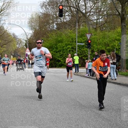 12.04.2026 - 45. Internationalen Wilhelmsburger Insellauf J. Mangold http://msf.ph/oto/9513075 12.04.2026 13:07:48 Ziel 5735, 5401, 2728, 2478, 2477, 5564, 4437, 4436, 2421, 4676, 3868, 4405, 4725, 4416, 3970, 4795, 3120, 5103, 4845, 5320, 5568, 4161, 5753, 4218, 4199, 5220, 3070, 4736, 4149, 4912, 4300, 3135, 3795, 5215, 4940, 4454, 4046, 4824, 5548, 5547, 4640, 5231, 5306 meine-sportfotos.de