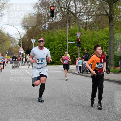 12.04.2026 - 45. Internationalen Wilhelmsburger Insellauf J. Mangold http://msf.ph/oto/9513081 12.04.2026 13:07:49 Ziel 5735, 5401, 2728, 2478, 2477, 5564, 4437, 4436, 2421, 4676, 3868, 4405, 4725, 4416, 3970, 4795, 3120, 5103, 4845, 5320, 5568, 4161, 5753, 4218, 4199, 5220, 5220, 3070, 4736, 4149, 4912, 4300, 3135, 3795, 5215, 5215, 4940, 4454, 4046, 4824, 5548, 5547, 4640, 5231, 5306 meine-sportfotos.de