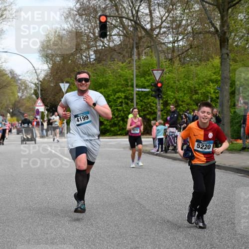 12.04.2026 - 45. Internationalen Wilhelmsburger Insellauf J. Mangold http://msf.ph/oto/9513083 12.04.2026 13:07:49 Ziel 5735, 5401, 2728, 2478, 2477, 5564, 4437, 4436, 2421, 4676, 3868, 4405, 4725, 4416, 3970, 4795, 3120, 5103, 4845, 5320, 5568, 4161, 5753, 4218, 4199, 5220, 5220, 3070, 4736, 4149, 4912, 4300, 3135, 3795, 5215, 5215, 4940, 4454, 4046, 4824, 5548, 5547, 4640, 5231, 5306 meine-sportfotos.de