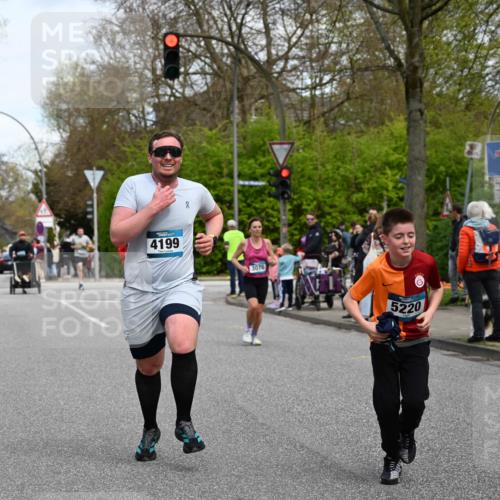12.04.2026 - 45. Internationalen Wilhelmsburger Insellauf J. Mangold http://msf.ph/oto/9513087 12.04.2026 13:07:49 Ziel 5735, 5401, 2728, 2478, 2477, 5564, 4437, 4436, 2421, 4676, 3868, 4405, 4725, 4416, 3970, 4795, 3120, 5103, 4845, 5320, 5568, 4161, 5753, 4218, 4199, 5220, 5220, 3070, 4736, 4149, 4912, 4300, 3135, 3795, 5215, 5215, 4940, 4454, 4046, 4824, 5548, 5547, 4640, 5231, 5306 meine-sportfotos.de