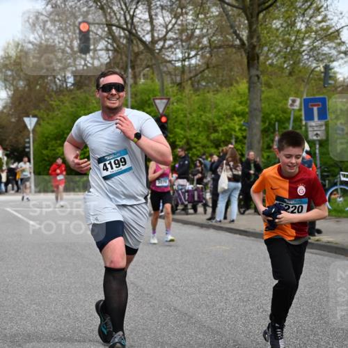 12.04.2026 - 45. Internationalen Wilhelmsburger Insellauf J. Mangold http://msf.ph/oto/9513092 12.04.2026 13:07:50 Ziel 5401, 2728, 2478, 2477, 5564, 4437, 4436, 2421, 4676, 3868, 4405, 4725, 4416, 3970, 4795, 3120, 5103, 4845, 5320, 5568, 4161, 5753, 4218, 4199, 5220, 3070, 4736, 4149, 4912, 4300, 3135, 3795, 5215, 4940, 4940, 4454, 4046, 4824, 5548, 5547, 4640, 5231, 5306, 3896 meine-sportfotos.de