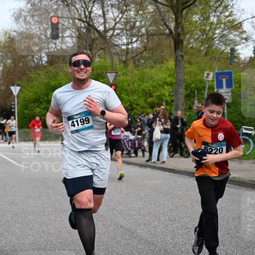 12.04.2026 - 45. Internationalen Wilhelmsburger Insellauf J. Mangold http://msf.ph/oto/9513093 12.04.2026 13:07:50 Ziel 5401, 2728, 2478, 2477, 5564, 4437, 4436, 2421, 4676, 3868, 4405, 4725, 4416, 3970, 4795, 3120, 5103, 4845, 5320, 5568, 4161, 5753, 4218, 4199, 5220, 3070, 4736, 4149, 4912, 4300, 3135, 3795, 5215, 4940, 4940, 4454, 4046, 4824, 5548, 5547, 4640, 5231, 5306, 3896 meine-sportfotos.de