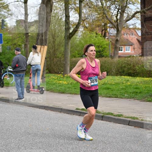 12.04.2026 - 45. Internationalen Wilhelmsburger Insellauf J. Mangold http://msf.ph/oto/9513110 12.04.2026 13:07:53 Ziel 2728, 2478, 2477, 5564, 4437, 4436, 2421, 4676, 3868, 4405, 4725, 4416, 3970, 4795, 3120, 5103, 4845, 5320, 5568, 4161, 5753, 4218, 4199, 5220, 3070, 4736, 4736, 4149, 4912, 4300, 3135, 3795, 5215, 4940, 4454, 4046, 4824, 5548, 5547, 4640, 5231, 5306, 3896, 4967 meine-sportfotos.de