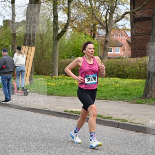 12.04.2026 - 45. Internationalen Wilhelmsburger Insellauf J. Mangold http://msf.ph/oto/9513111 12.04.2026 13:07:53 Ziel 2728, 2478, 2477, 5564, 4437, 4436, 2421, 4676, 3868, 4405, 4725, 4416, 3970, 4795, 3120, 5103, 4845, 5320, 5568, 4161, 5753, 4218, 4199, 5220, 3070, 4736, 4736, 4149, 4912, 4300, 3135, 3795, 5215, 4940, 4454, 4046, 4824, 5548, 5547, 4640, 5231, 5306, 3896, 4967 meine-sportfotos.de