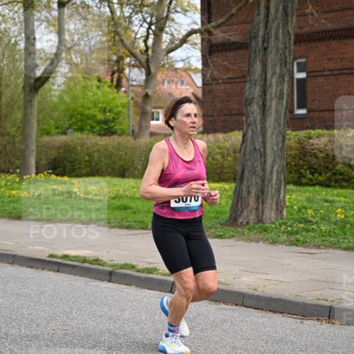 12.04.2026 - 45. Internationalen Wilhelmsburger Insellauf J. Mangold http://msf.ph/oto/9513114 12.04.2026 13:07:53 Ziel 2728, 2478, 2477, 5564, 4437, 4436, 2421, 4676, 3868, 4405, 4725, 4416, 3970, 4795, 3120, 5103, 4845, 5320, 5568, 4161, 5753, 4218, 4199, 5220, 3070, 4736, 4736, 4149, 4912, 4300, 3135, 3795, 5215, 4940, 4454, 4046, 4824, 5548, 5547, 4640, 5231, 5306, 3896, 4967 meine-sportfotos.de
