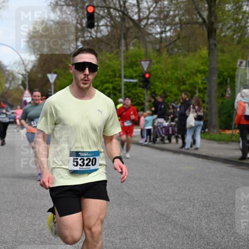 12.04.2026 - 45. Internationalen Wilhelmsburger Insellauf J. Mangold http://msf.ph/oto/9513122 12.04.2026 13:07:55 Ziel 5564, 4437, 4436, 2421, 4676, 3868, 4405, 4725, 4416, 3970, 4795, 3120, 5103, 4845, 5320, 5568, 4161, 5753, 4218, 4199, 5220, 3070, 4736, 4149, 4912, 4912, 4300, 3135, 3795, 5215, 4940, 4454, 4046, 4046, 4824, 5548, 5547, 4640, 5231, 5306, 3896, 4967, 2436 meine-sportfotos.de