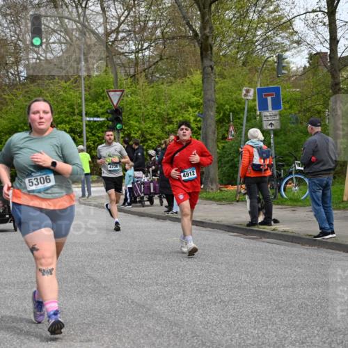 12.04.2026 - 45. Internationalen Wilhelmsburger Insellauf J. Mangold http://msf.ph/oto/9513138 12.04.2026 13:07:57 Ziel 2421, 4676, 3868, 4405, 4725, 4416, 3970, 4795, 3120, 5103, 4845, 5320, 5568, 4161, 5753, 4218, 4199, 5220, 3070, 4736, 4149, 4912, 4300, 3135, 3795, 4300, 3135, 3795, 5215, 4940, 4454, 4046, 4824, 5548, 5547, 4640, 4640, 5231, 5306, 3896, 4967, 2436, 2045, 3745, 2046 meine-sportfotos.de