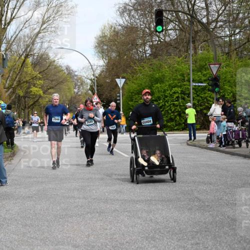 12.04.2026 - 45. Internationalen Wilhelmsburger Insellauf J. Mangold http://msf.ph/oto/9513151 12.04.2026 13:07:59 Ziel 4676, 3868, 4405, 4725, 4416, 3970, 4795, 3120, 5103, 4845, 5320, 5568, 4161, 5753, 4218, 4199, 5220, 3070, 4736, 4149, 4912, 4300, 3135, 3795, 5215, 4940, 4454, 4046, 4824, 5548, 5547, 4640, 5231, 5306, 5306, 3896, 4967, 2436, 2045, 3745, 2046, 4102, 5795 meine-sportfotos.de