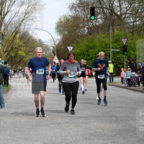 12.04.2026 - 45. Internationalen Wilhelmsburger Insellauf J. Mangold http://msf.ph/oto/9513167 12.04.2026 13:08:02 Ziel 3120, 5103, 4845, 5320, 5568, 4161, 5753, 4218, 4199, 5220, 3070, 4736, 4149, 4912, 4300, 3135, 3795, 5215, 4940, 4940, 4454, 4046, 4824, 5548, 5547, 4640, 5231, 5306, 3896, 3896, 4967, 2436, 2045, 3745, 2046, 4102, 5795, 4860, 5313 meine-sportfotos.de