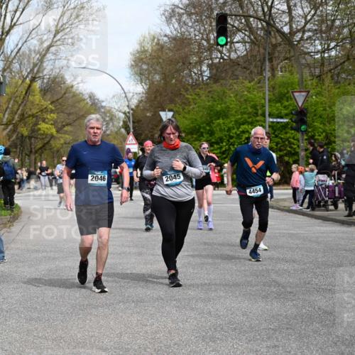 12.04.2026 - 45. Internationalen Wilhelmsburger Insellauf J. Mangold http://msf.ph/oto/9513170 12.04.2026 13:08:03 Ziel 3120, 5103, 4845, 5320, 5568, 4161, 5753, 4218, 4199, 5220, 3070, 4736, 4149, 4912, 4300, 3135, 3795, 5215, 4940, 4454, 4046, 4824, 5548, 5547, 4640, 5231, 5306, 3896, 4967, 2436, 2045, 3745, 2046, 4102, 5795, 4860, 5313 meine-sportfotos.de