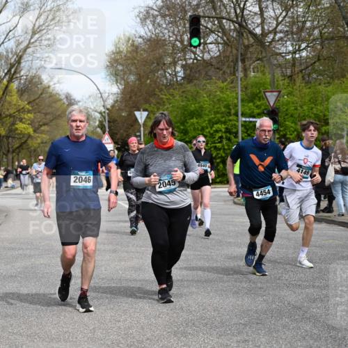 12.04.2026 - 45. Internationalen Wilhelmsburger Insellauf J. Mangold http://msf.ph/oto/9513172 12.04.2026 13:08:03 Ziel 3120, 5103, 4845, 5320, 5568, 4161, 5753, 4218, 4199, 5220, 3070, 4736, 4149, 4912, 4300, 3135, 3795, 5215, 4940, 4454, 4046, 4824, 5548, 5547, 4640, 5231, 5306, 3896, 4967, 2436, 2045, 3745, 2046, 4102, 5795, 4860, 5313 meine-sportfotos.de