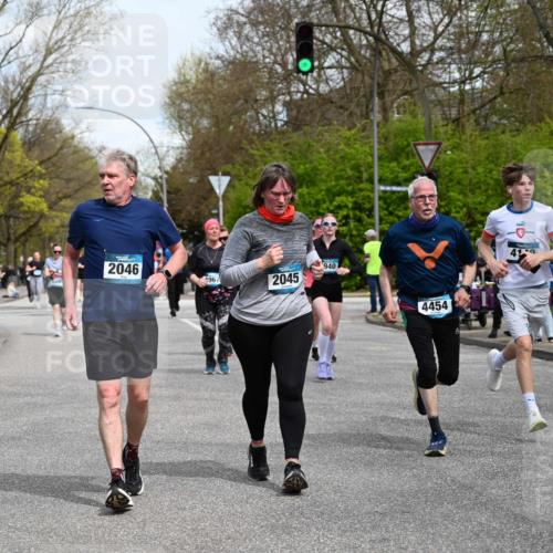 12.04.2026 - 45. Internationalen Wilhelmsburger Insellauf J. Mangold http://msf.ph/oto/9513175 12.04.2026 13:08:04 Ziel 3120, 5103, 4845, 5320, 5568, 4161, 5753, 4218, 4199, 5220, 3070, 4736, 4149, 4912, 4300, 3135, 3795, 5215, 4940, 4454, 4046, 4824, 5548, 5547, 4640, 5231, 5306, 3896, 4967, 2436, 2045, 3745, 2046, 4102, 5795, 4860, 5313 meine-sportfotos.de