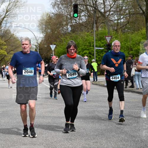 12.04.2026 - 45. Internationalen Wilhelmsburger Insellauf J. Mangold http://msf.ph/oto/9513178 12.04.2026 13:08:04 Ziel 3120, 5103, 4845, 5320, 5568, 4161, 5753, 4218, 4199, 5220, 3070, 4736, 4149, 4912, 4300, 3135, 3795, 5215, 4940, 4454, 4046, 4824, 5548, 5547, 4640, 5231, 5306, 3896, 4967, 2436, 2045, 3745, 2046, 4102, 5795, 4860, 5313 meine-sportfotos.de