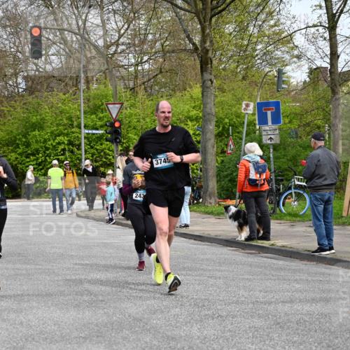12.04.2026 - 45. Internationalen Wilhelmsburger Insellauf J. Mangold http://msf.ph/oto/9513220 12.04.2026 13:08:18 Ziel 4736, 4149, 4912, 4300, 3135, 3795, 5215, 4940, 4454, 4046, 4824, 5548, 5547, 4640, 5231, 5306, 3896, 4967, 2436, 2436, 2045, 3745, 2046, 4102, 5795, 4860, 5313, 5027, 5093, 5020, 5020, 4265, 3035, 5305, 4757, 4039, 4901, 5746, 2560, 5229, 2077, 2923 meine-sportfotos.de