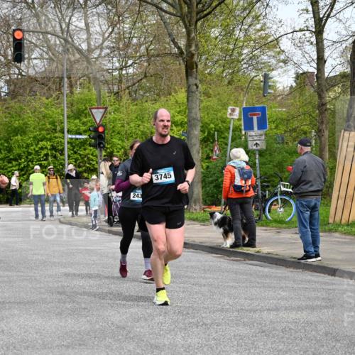12.04.2026 - 45. Internationalen Wilhelmsburger Insellauf J. Mangold http://msf.ph/oto/9513222 12.04.2026 13:08:18 Ziel 4736, 4149, 4912, 4300, 3135, 3795, 5215, 4940, 4454, 4046, 4824, 5548, 5547, 4640, 5231, 5306, 3896, 4967, 2436, 2436, 2045, 3745, 2046, 4102, 5795, 4860, 5313, 5027, 5093, 5020, 5020, 4265, 3035, 5305, 4757, 4039, 4901, 5746, 2560, 5229, 2077, 2923 meine-sportfotos.de