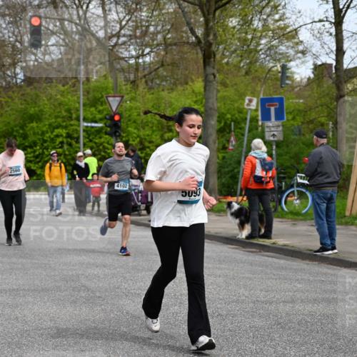 12.04.2026 - 45. Internationalen Wilhelmsburger Insellauf J. Mangold http://msf.ph/oto/9513254 12.04.2026 13:08:24 Ziel 5215, 4940, 4454, 4046, 4824, 5548, 5547, 4640, 5231, 5306, 3896, 4967, 2436, 2045, 3745, 2046, 4102, 5795, 4860, 5313, 5027, 5093, 5020, 4265, 3035, 5305, 4757, 4039, 4901, 5746, 2560, 5229, 2077, 2923, 4652, 2260, 3261, 5324 meine-sportfotos.de